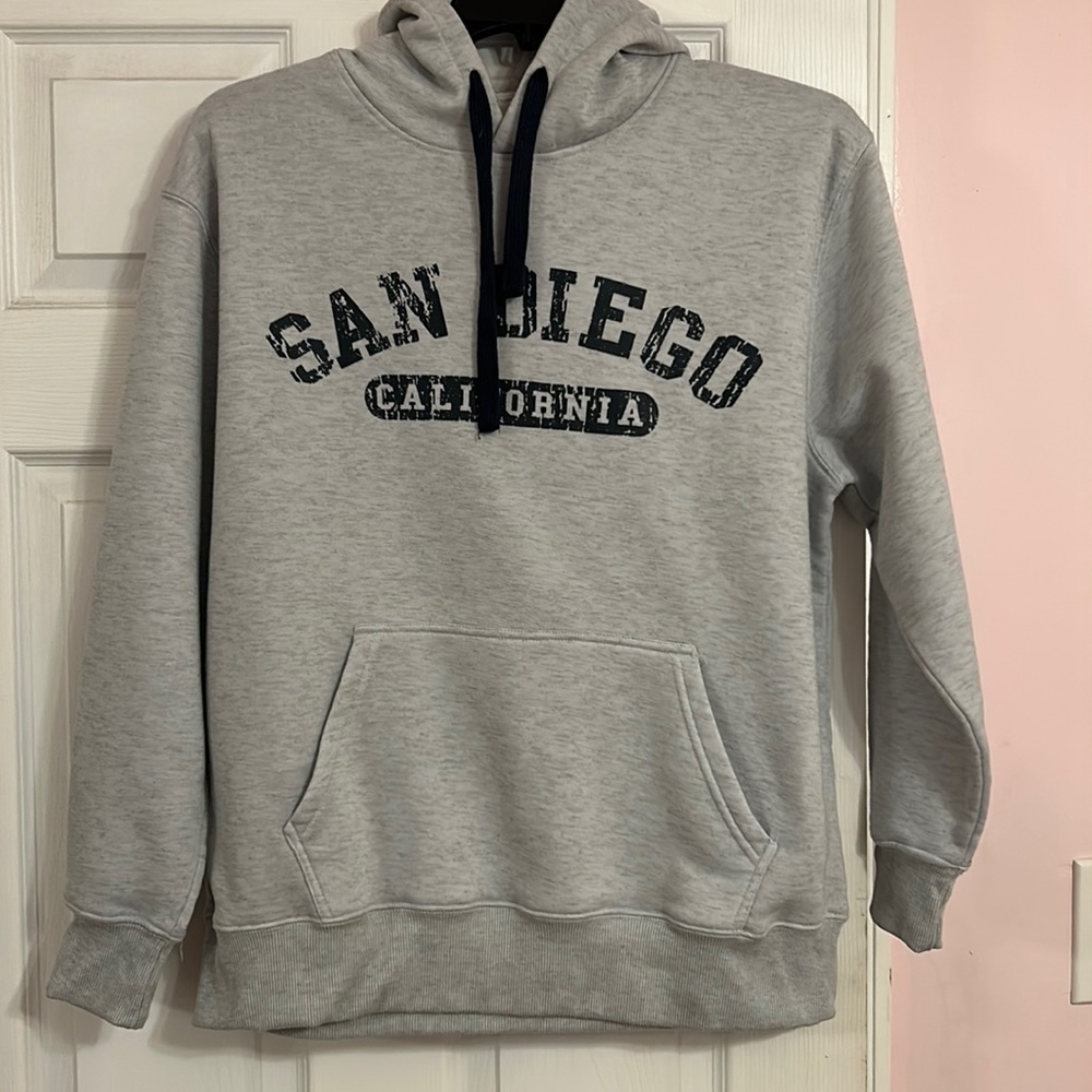Womans Letter Graphic hoodie. Light grey size L